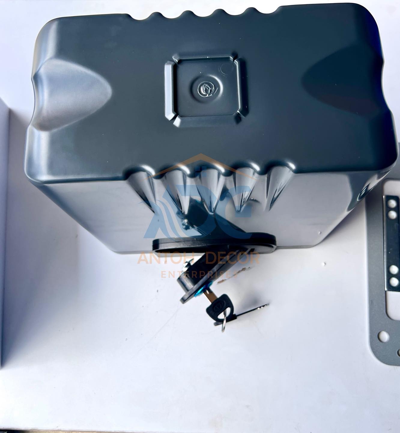 Black gate installation